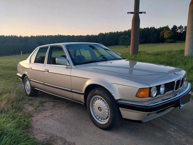 Beige Gebraucht 1987 BMW 735 Limousine | 7.800 € - Bild 1/4