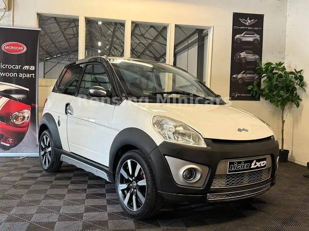 Second-hand Ligier IXO 2012 Alb Hatchback