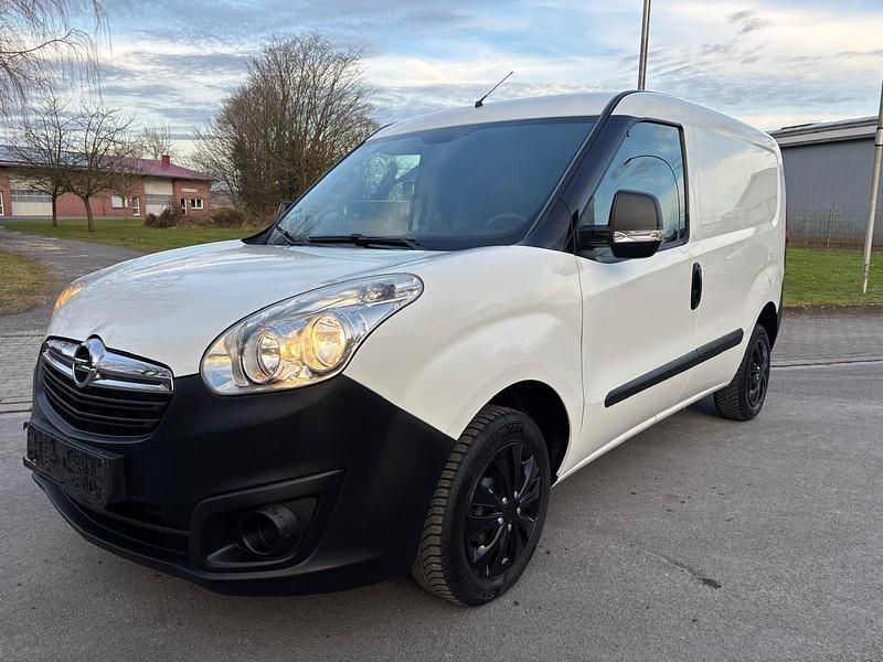 Weiß Gebraucht 2016 Opel Combo Kombi | 6.499 € (Etwas zu teuer) - Bild 1/4