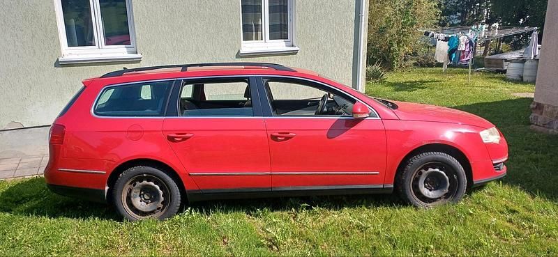 Rot Gebraucht 2006 VW Passat Kombi | 1.000 € (Superpreis) - Bild 1/4