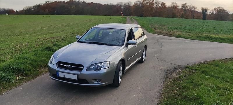 Grau Gebraucht 2005 Subaru Legacy Active Kombi | 2.600 € (Guter Preis) - Bild 1/4