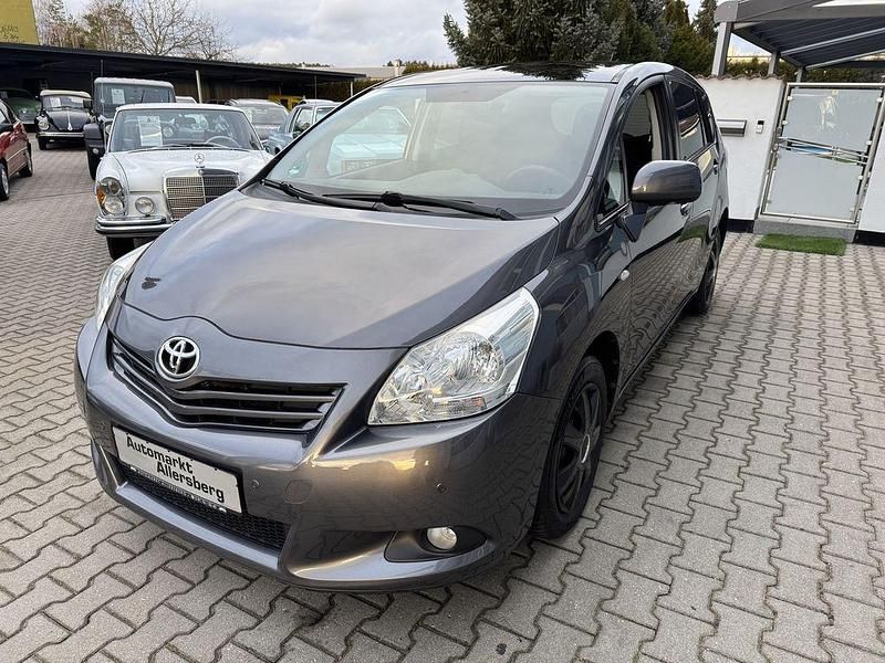 Gebraucht Toyota Verso Edition 132 PS (97 kW) 2011 Grau Van / Kleinbus