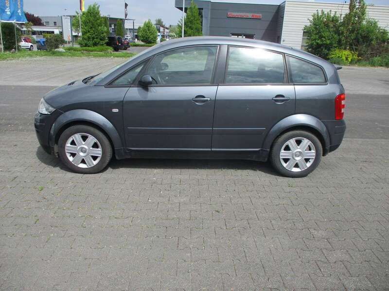 Grau Gebraucht 2004 Audi A2 Kleinwagen | 1.490 € (Superpreis) - Bild 1/4
