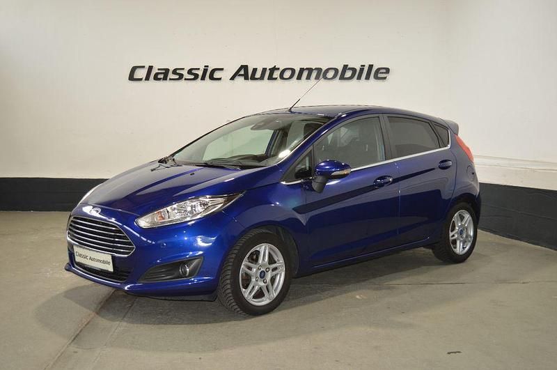 Blau Gebraucht 2014 Ford Fiesta Titanium Kleinwagen | 7.990 € (Fairer Preis) - Bild 1/4