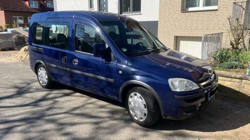 Blau Gebraucht 2011 Opel Combo Van / Kleinbus | 4.400 € (Teuer) - Bild 1/4