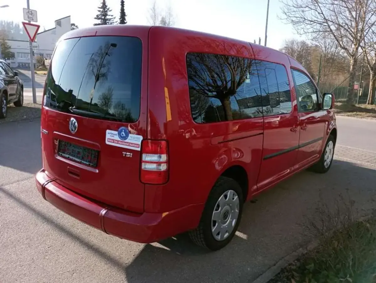 Używany VW Caddy Maxi 105 KM (77 kW) 2010 Czerwony Minivan