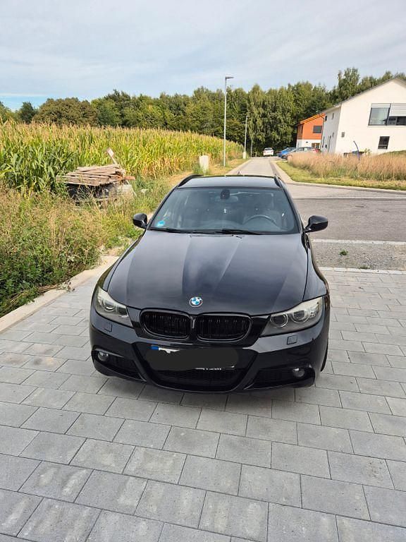 Schwarz Gebraucht 2011 BMW 318 M Performance Kombi | 6.099 € (Guter Preis) - Bild 1/4