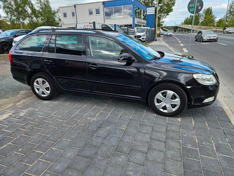 Gebraucht Skoda Octavia Elegance 105 PS (77 kW) 2012 Schwarz Kombi
