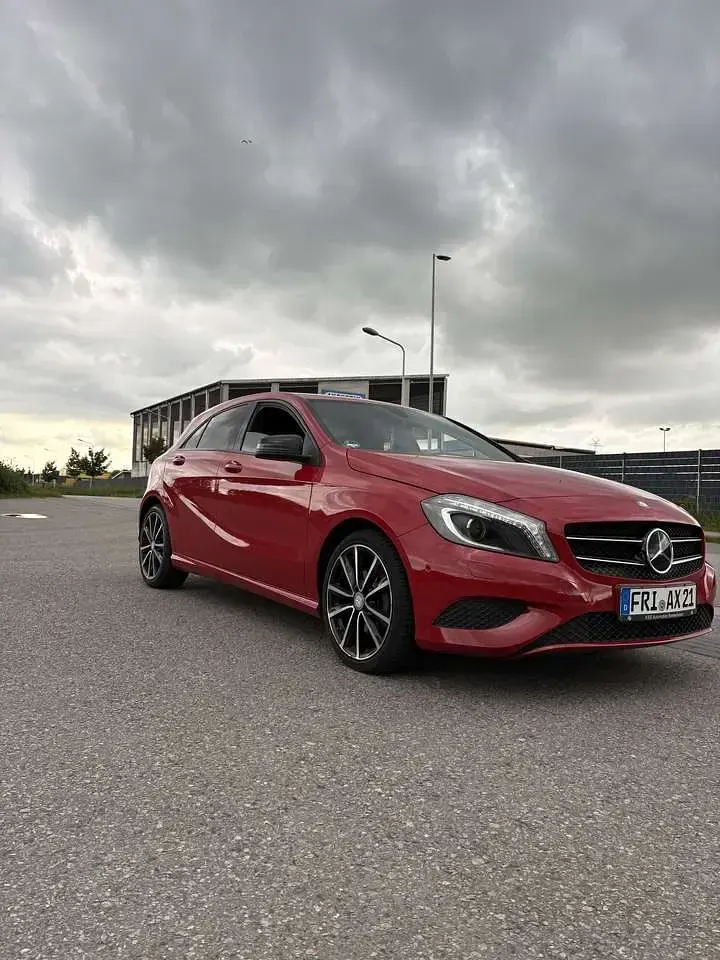 Gebraucht Mercedes A180 Style 122 PS (89 kW) 2014 Rot Limousine