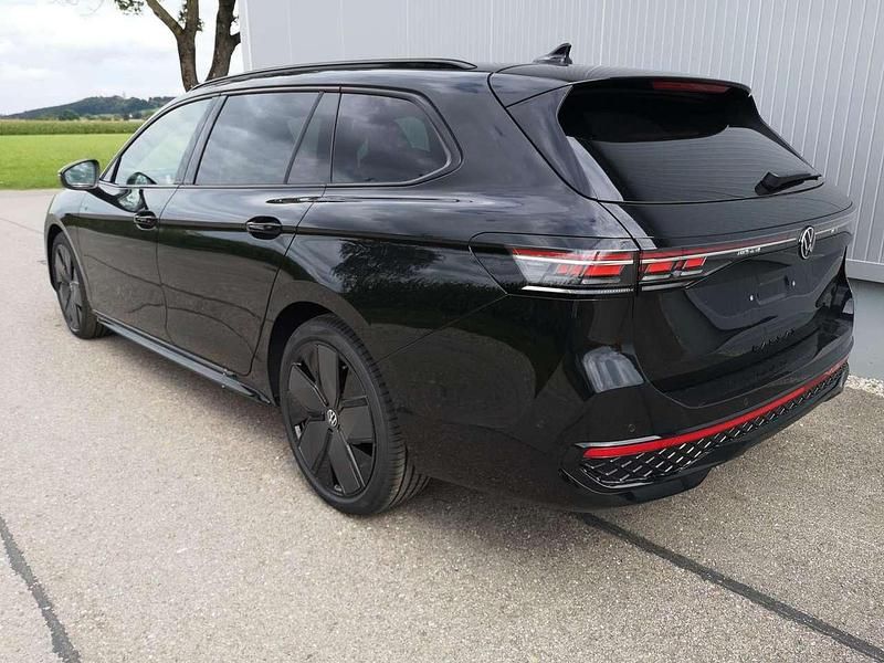 Neu VW Passat R-line 220 PS (161 kW) 2025 Grenadilschwarz metallic Kombi