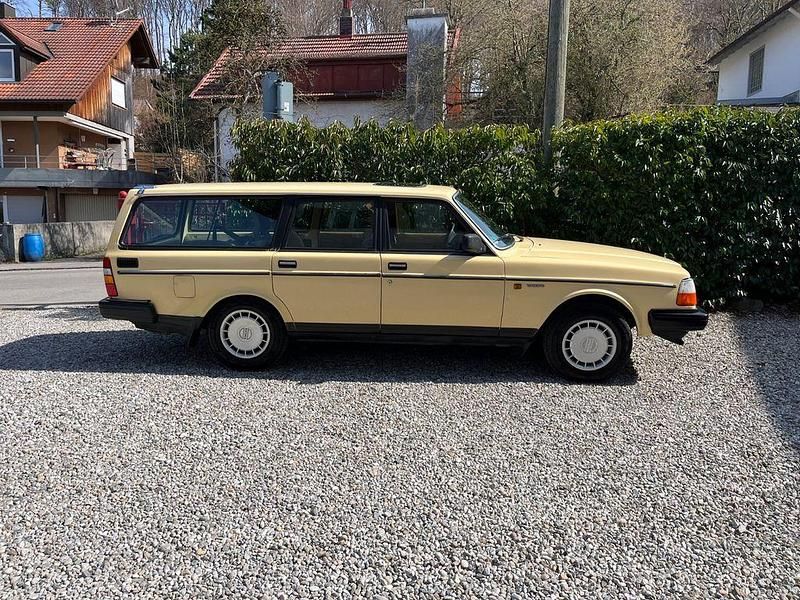 Gebraucht Volvo 245 116 PS (85 kW) 1989 Gelb Kombi