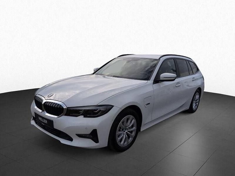Gebraucht BMW 330e Advantage 184 PS (135 kW) 2022 Weiß Kombi