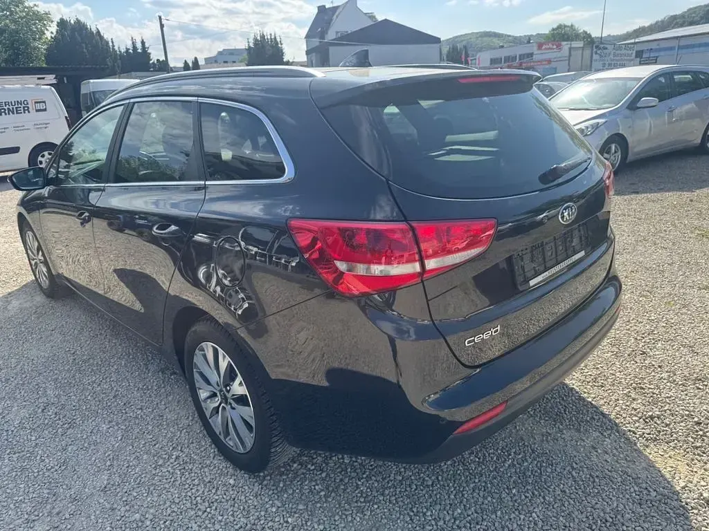 Używany Kia Ceed 135 KM (99 kW) 2018 Czarny Hatchback