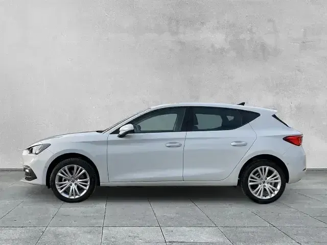 Używany Seat Leon Style 150 KM (110 kW) 2025 Biały Kombi
