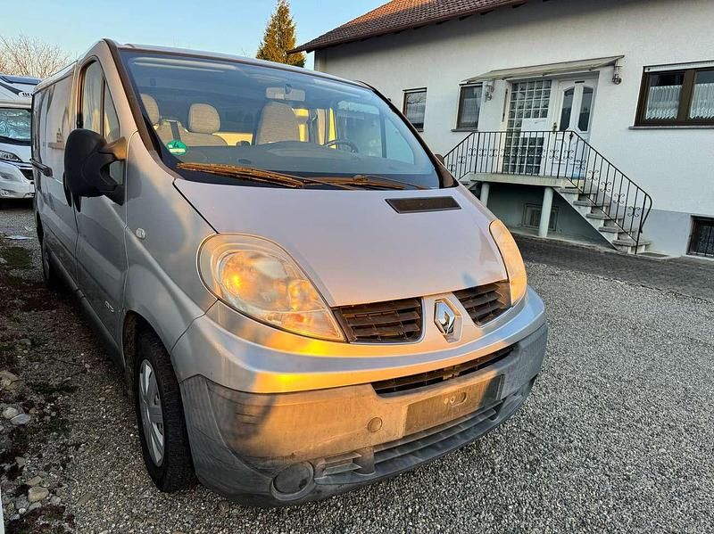 Gebraucht Renault Trafic Komfort 114 PS (83 kW) 2010 Silber Van / Kleinbus