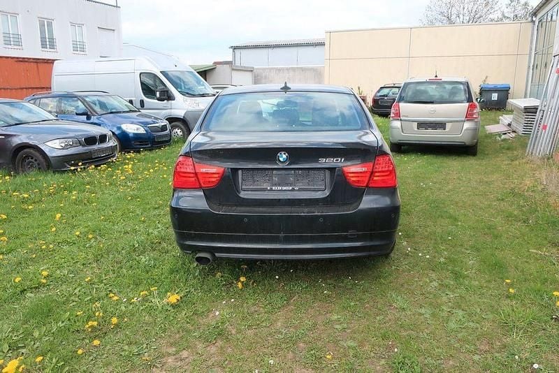 Gebraucht BMW 320 Comfort Edition 170 PS (125 kW) 2009 Schwarz Limousine