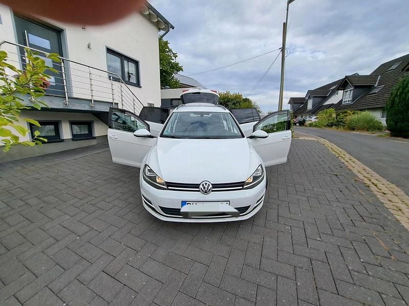 Weiß Gebraucht 2014 VW Golf VII R-line Kombi | 8.900 € (Fairer Preis) - Bild 1/4