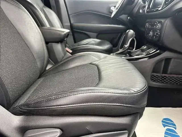 Gebraucht Jeep Compass Opening Edition 170 PS (125 kW) 2017 Schwarz SUV