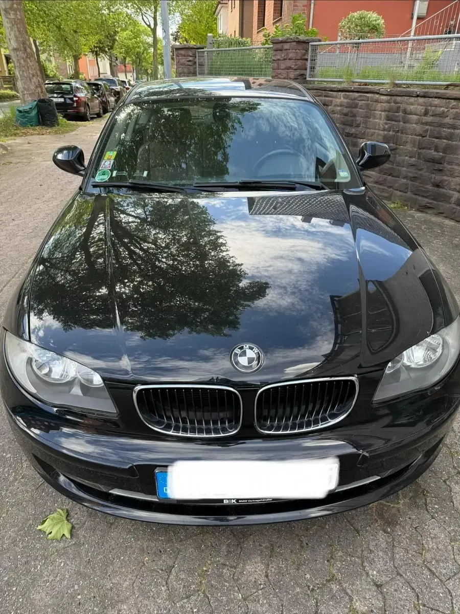 Gebraucht BMW 116 122 PS (89 kW) 2010 Schwarz Kleinwagen
