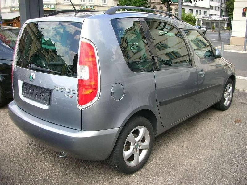 Gebraucht Skoda Roomster 90 PS (66 kW) 2012 Grau metallic Van / Kleinbus