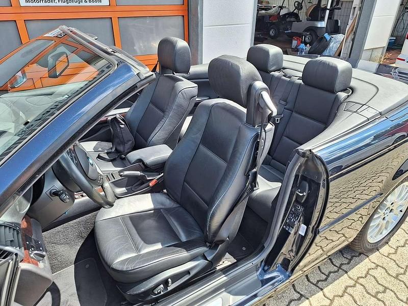 Gebraucht BMW 318 Cabriolet 150 PS (110 kW) 2006 Blau Cabrio