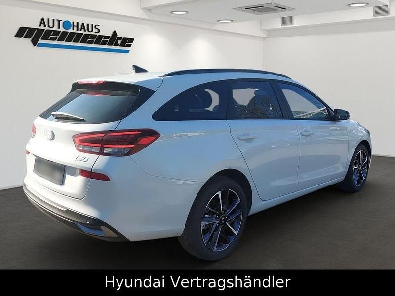 Neu Hyundai i30 150 PS (110 kW) 2026 Weiß Limousine