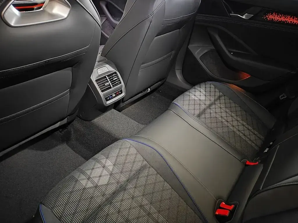 Neu VW Passat R-line 150 PS (110 kW) 2026 Grau Kombi