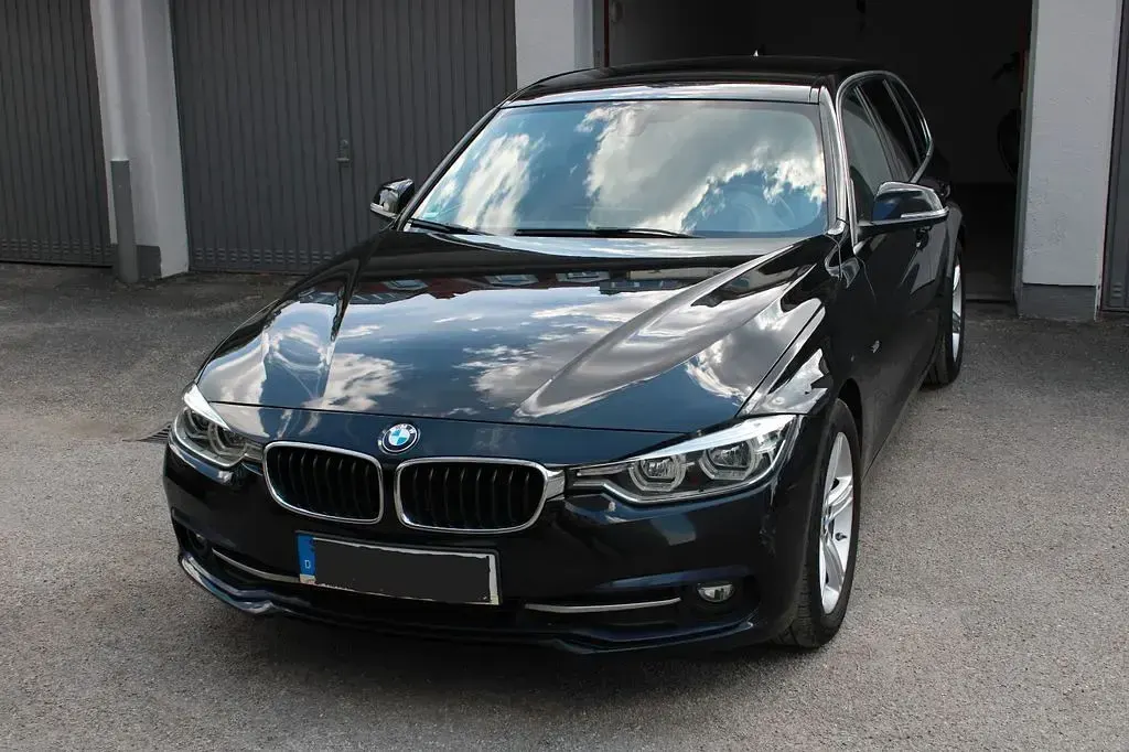 Gebraucht BMW 318 Sport Line 150 PS (110 kW) 2015 Schwarz Kombi