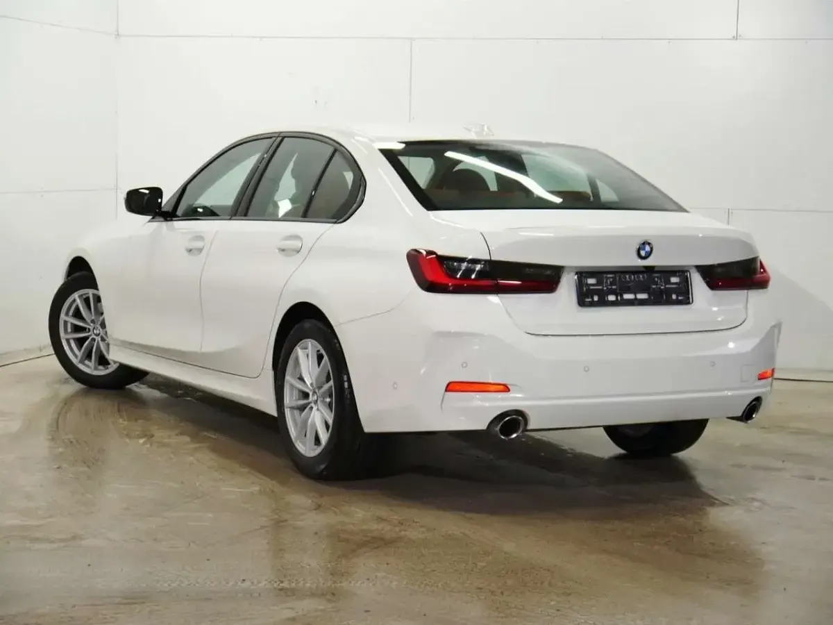 Gebraucht BMW 320 Sport Line 190 PS (139 kW) 2024 Weiß Limousine