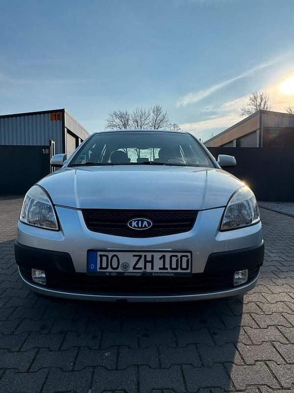 Second-hand Kia Rio 90 CP (66 kW) 2007 Argintiu Berlinǎ