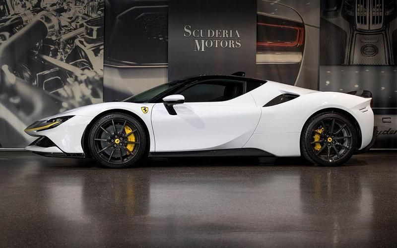Gebraucht Ferrari SF90 1001 PS (736 kW) 2024 Weiß Coupé