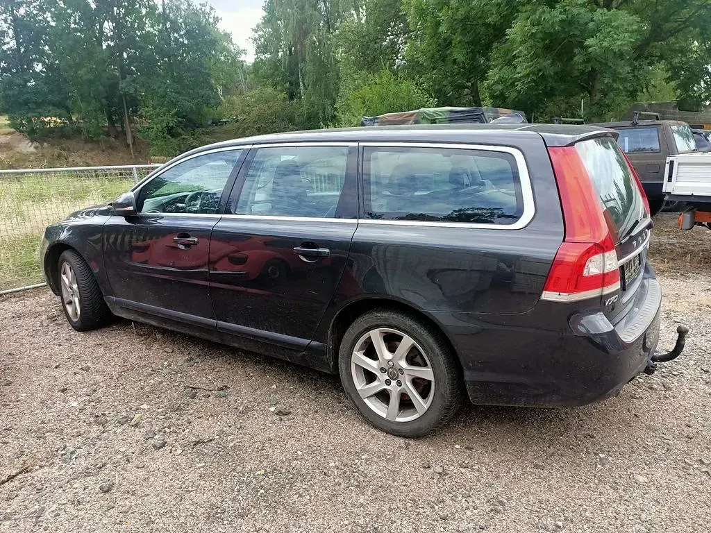 Gebraucht Volvo V70 Momentum 215 PS (158 kW) 2015 Grau Kombi