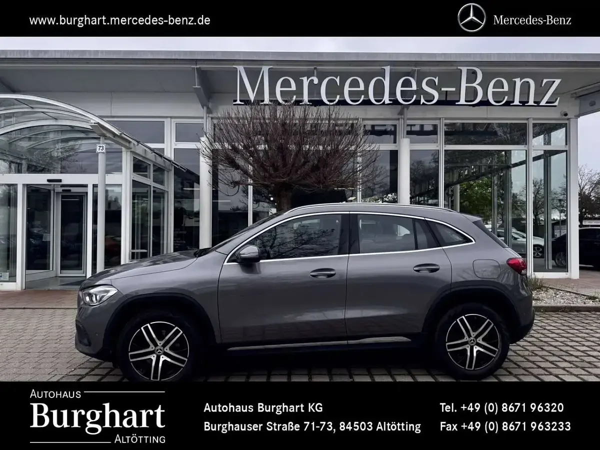Gebraucht Mercedes GLA200 Progressive 163 PS (119 kW) 2023 Lack mountaingrau SUV
