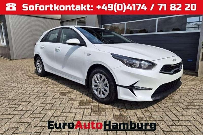 Deluxeweiß metallic Neu 2025 Kia Ceed Vision Kleinwagen | 23.090 € (Fairer Preis) - Bild 1/4