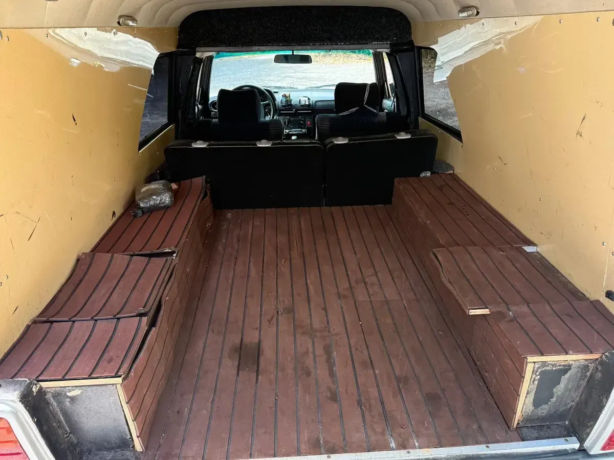 Gebraucht Mercedes 230 130 PS (95 kW) 1984 Silber