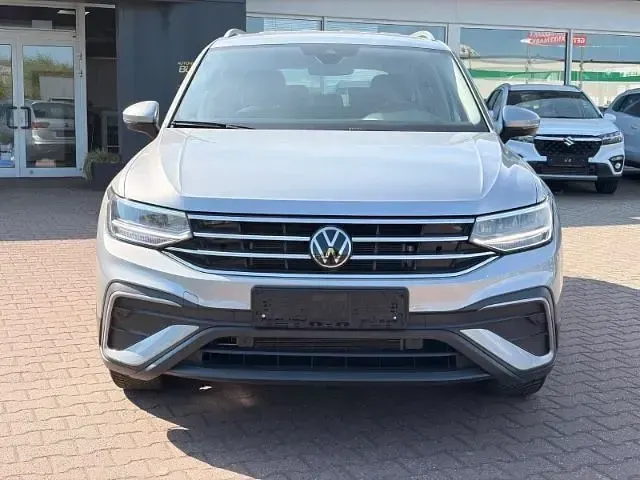 Gebraucht VW Tiguan Life 150 PS (110 kW) 2025 Silber SUV