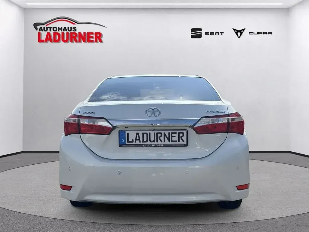 Gebraucht Toyota Corolla Life+ 132 PS (97 kW) 2015 Weiss Limousine