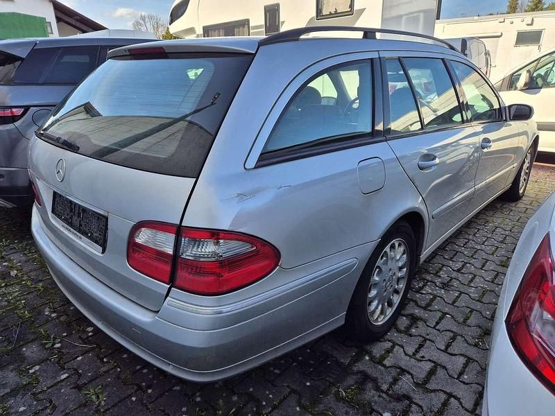 Gebraucht Mercedes E220 Elegance 150 PS (110 kW) 2003 Silber Kombi