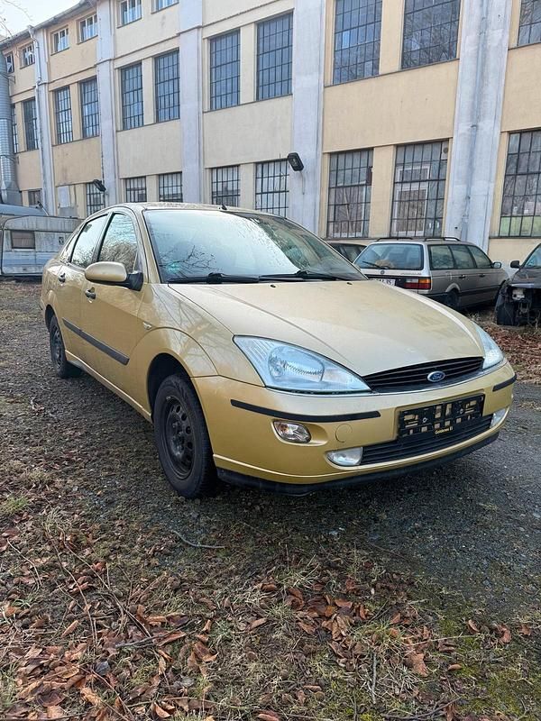 Gebraucht Ford Focus 102 PS (75 kW) 2000 Gold Limousine