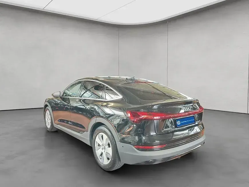 Gebraucht Audi e-tron Sportback Basis 300 kW (408 PS) 2022 Schwarz SUV