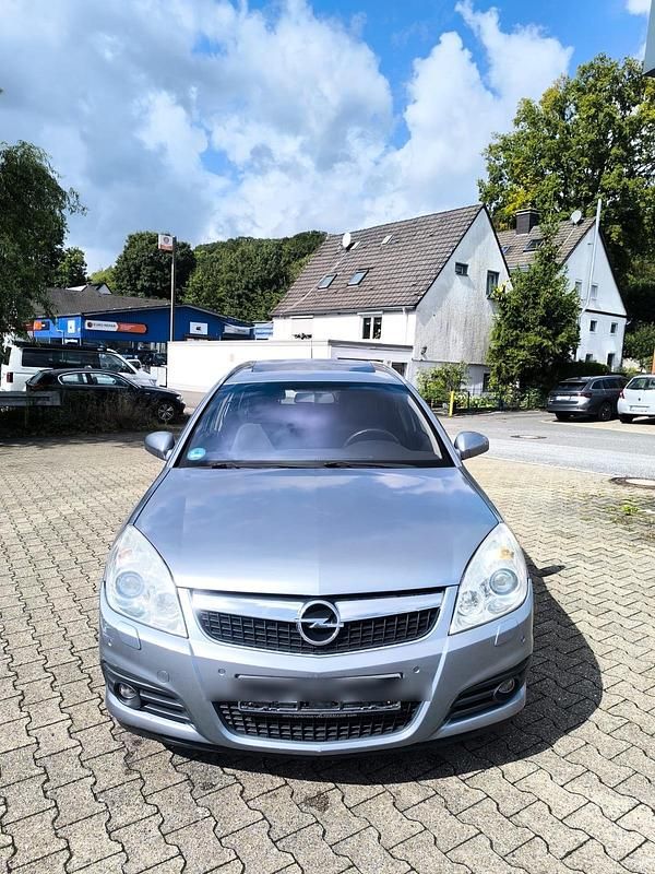 Grau Gebraucht 2006 Opel Vectra Kombi | 897 € (Superpreis) - Bild 1/4