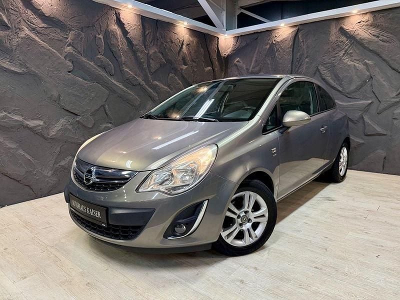 Grau Gebraucht 2012 Opel Corsa Satellite Kleinwagen | 4.390 € (Fairer Preis) - Bild 1/4