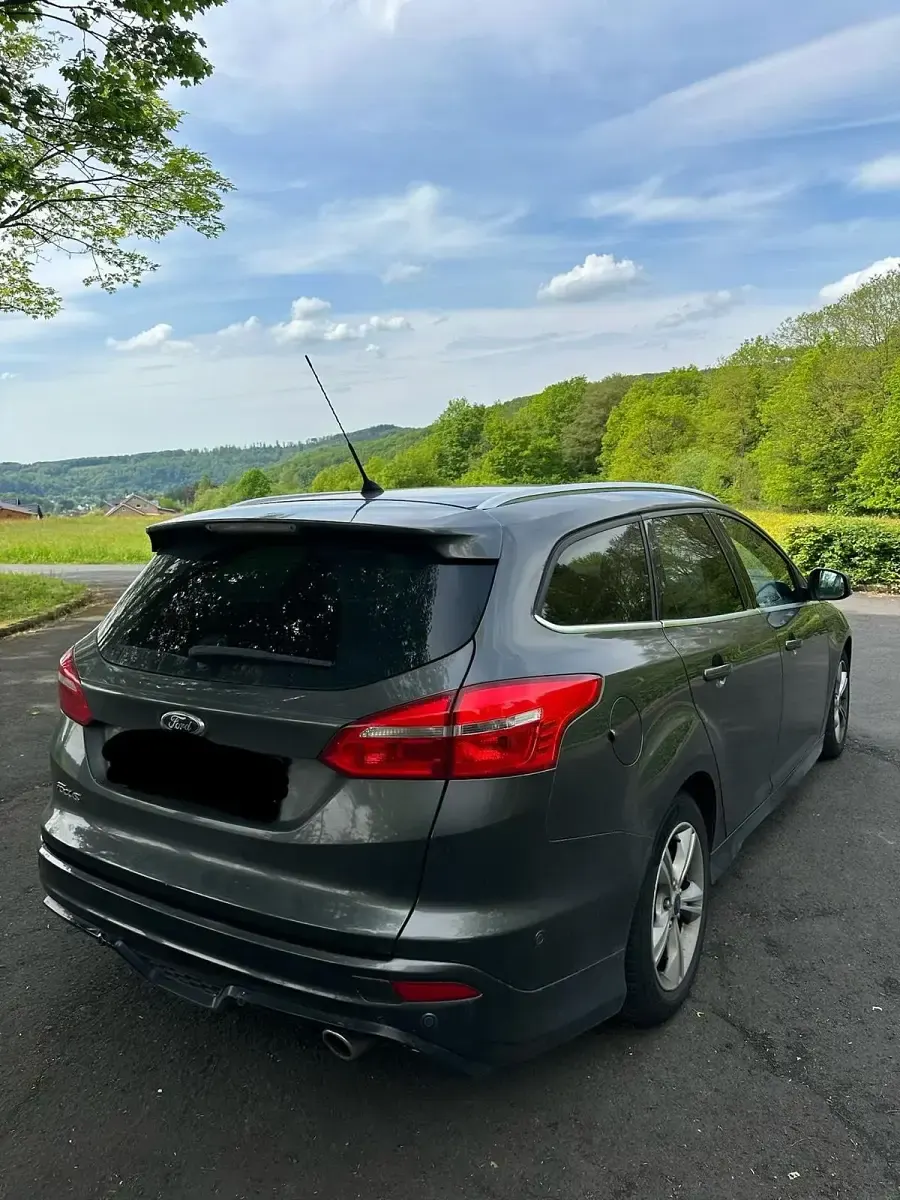 Usata Ford Focus 150 CV (110 kW) 2016 Grigio Station wagon