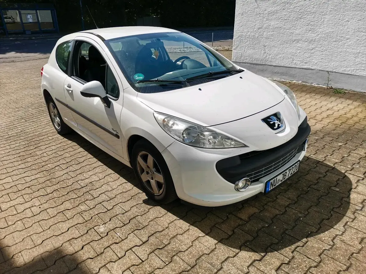 Gebraucht Peugeot 207 95 PS (69 kW) 2009 Weiß Limousine