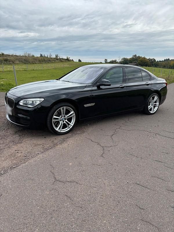 Gebraucht BMW 750 Comfort Edition 449 PS (330 kW) 2014 Schwarz Limousine