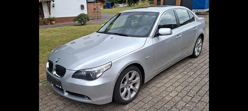Silber Gebraucht 2006 BMW 523 Limousine | 2.699 € (Superpreis) - Bild 1/4