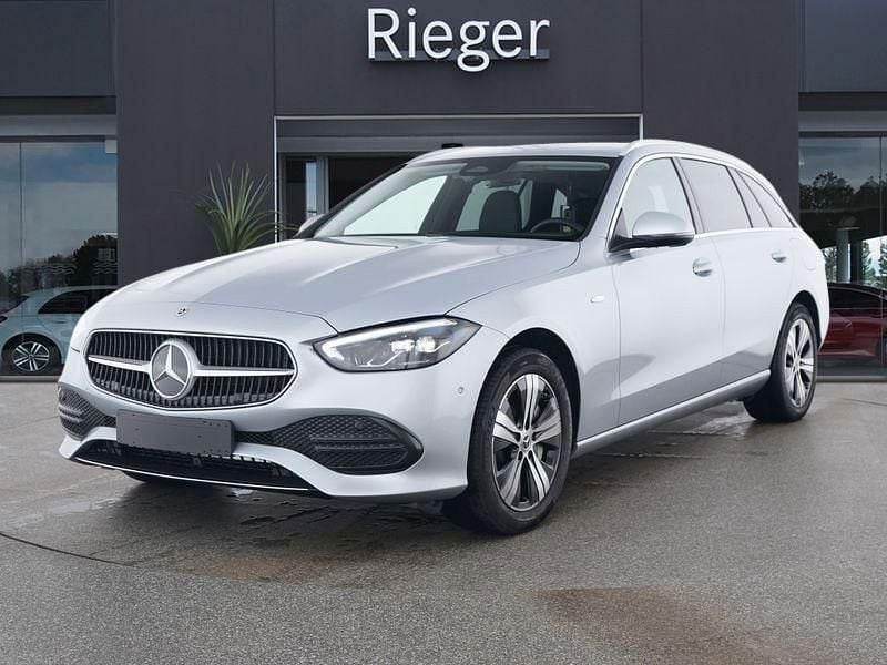 Silber Gebraucht 2025 Mercedes C300e Avantgarde Limousine | 43.990 € (Superpreis) - Bild 1/4