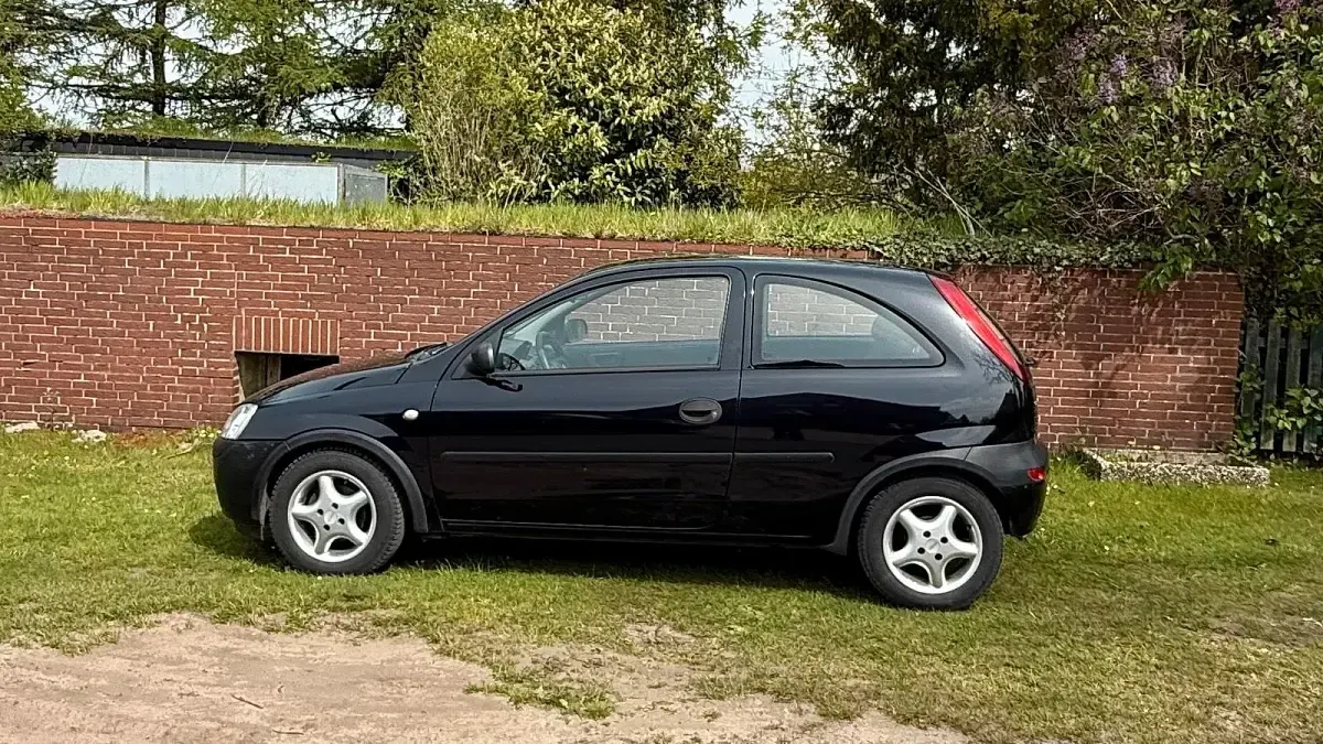 Używany Opel Corsa 90 KM (66 kW) 2002 Czarny Hatchback