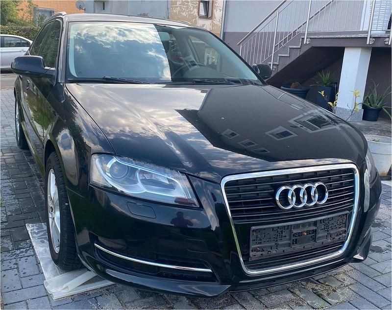 Schwarz Gebraucht 2012 Audi A3 Attraction Limousine | 7.500 € (Superpreis) - Bild 1/4