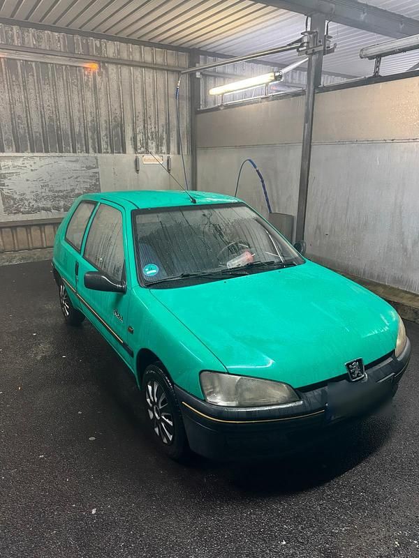 Grün Gebraucht 1997 Peugeot 106 Kleinwagen | 500 € - Bild 1/4